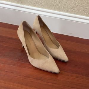 Suede Banana Republic 12-hour Madison pumps